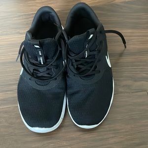 Nike Flex Experience Run 10 size 9